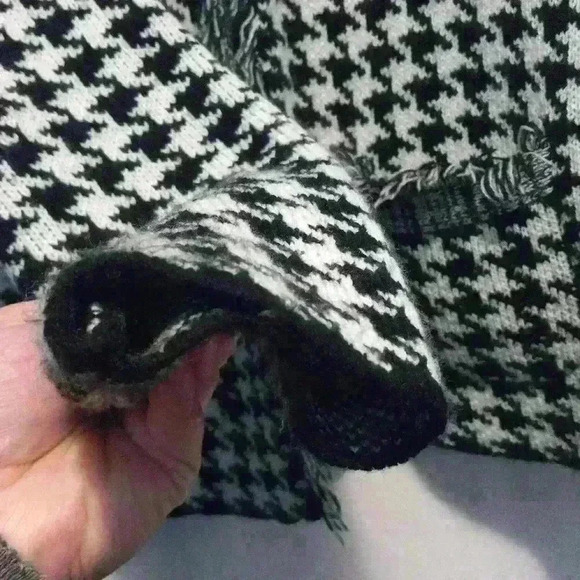 Worthington L, black & white acrylic sweater houndstooth heavy knit granny core - Picture 7 of 11